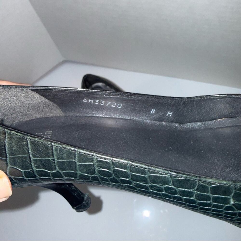 STUART WEITZMAN Pointed Toe Croc-Embossed Women’s Kitten Heels in Dark Green 8 - Picture 4 of 7